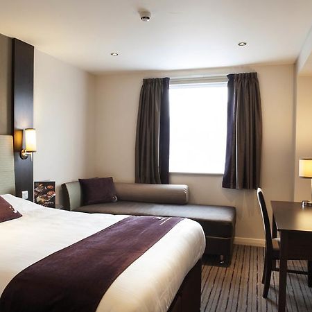 Premier Inn Stevenage Central Extérieur photo