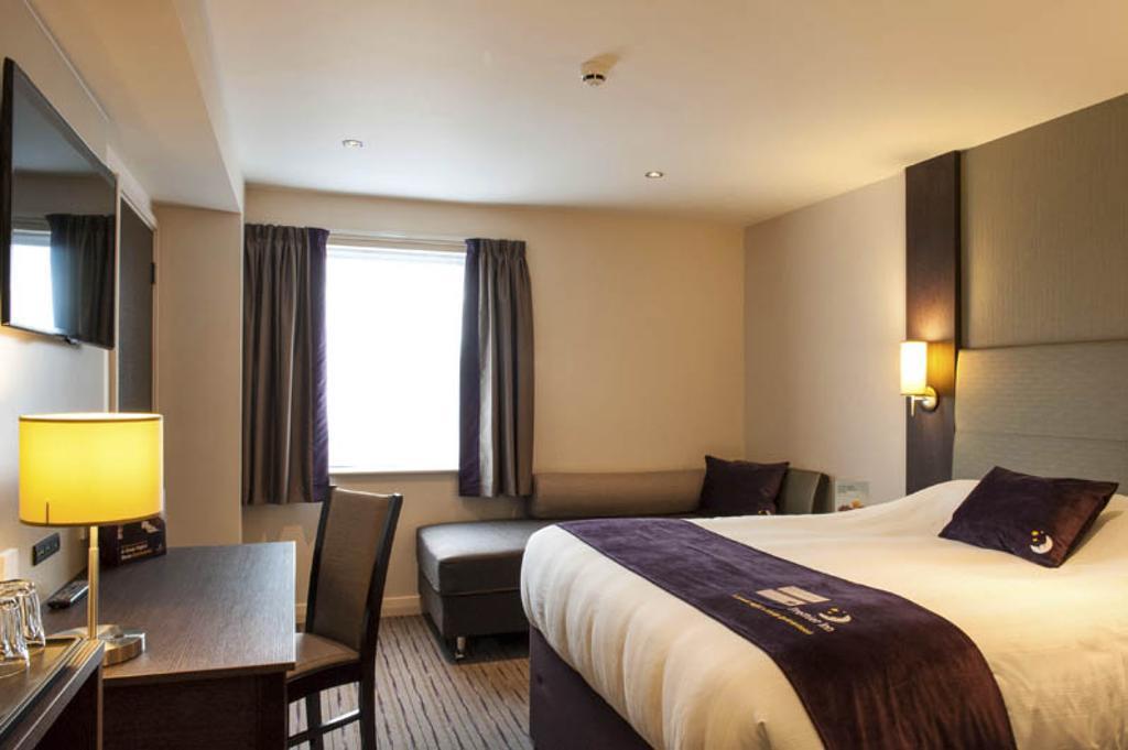 Premier Inn Stevenage Central Extérieur photo