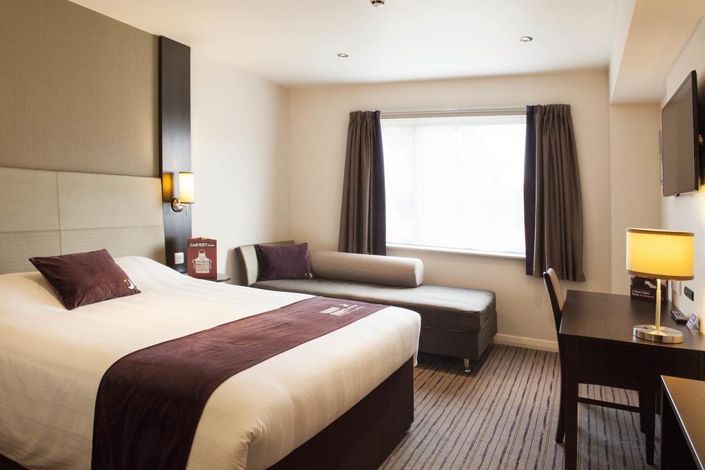 Premier Inn Stevenage Central Extérieur photo